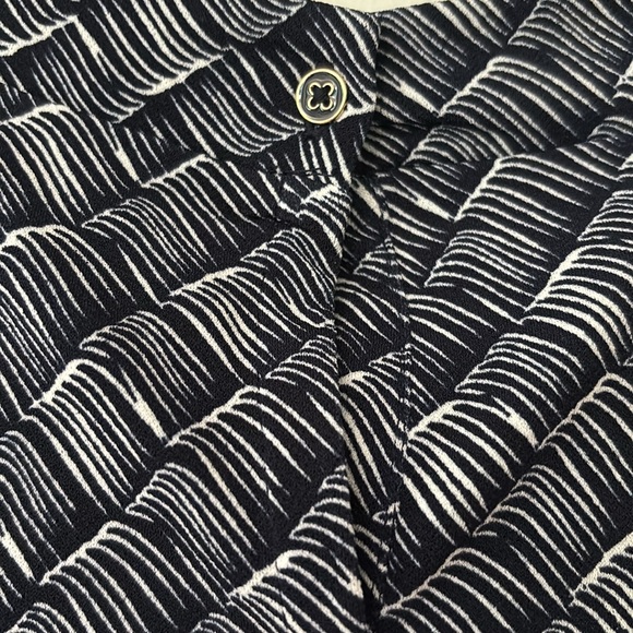 Navy Blue and White Pattern Sleeveless Ruffle Top size large - Picture 7 of 9